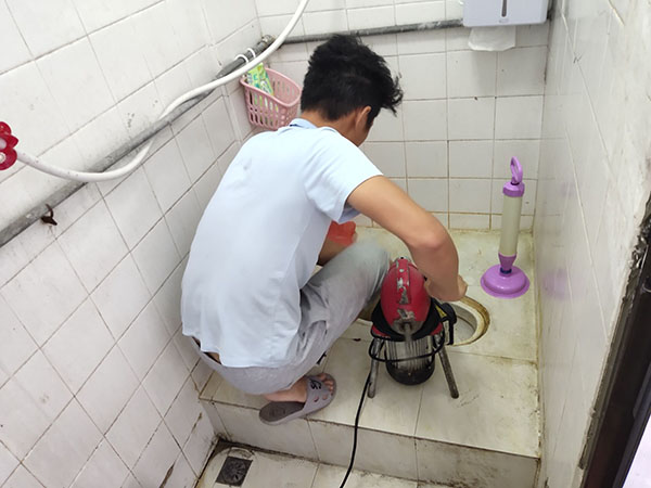 加茂镇肥皂掉到马桶里把马桶堵住了怎么办？马桶堵住了怎么办